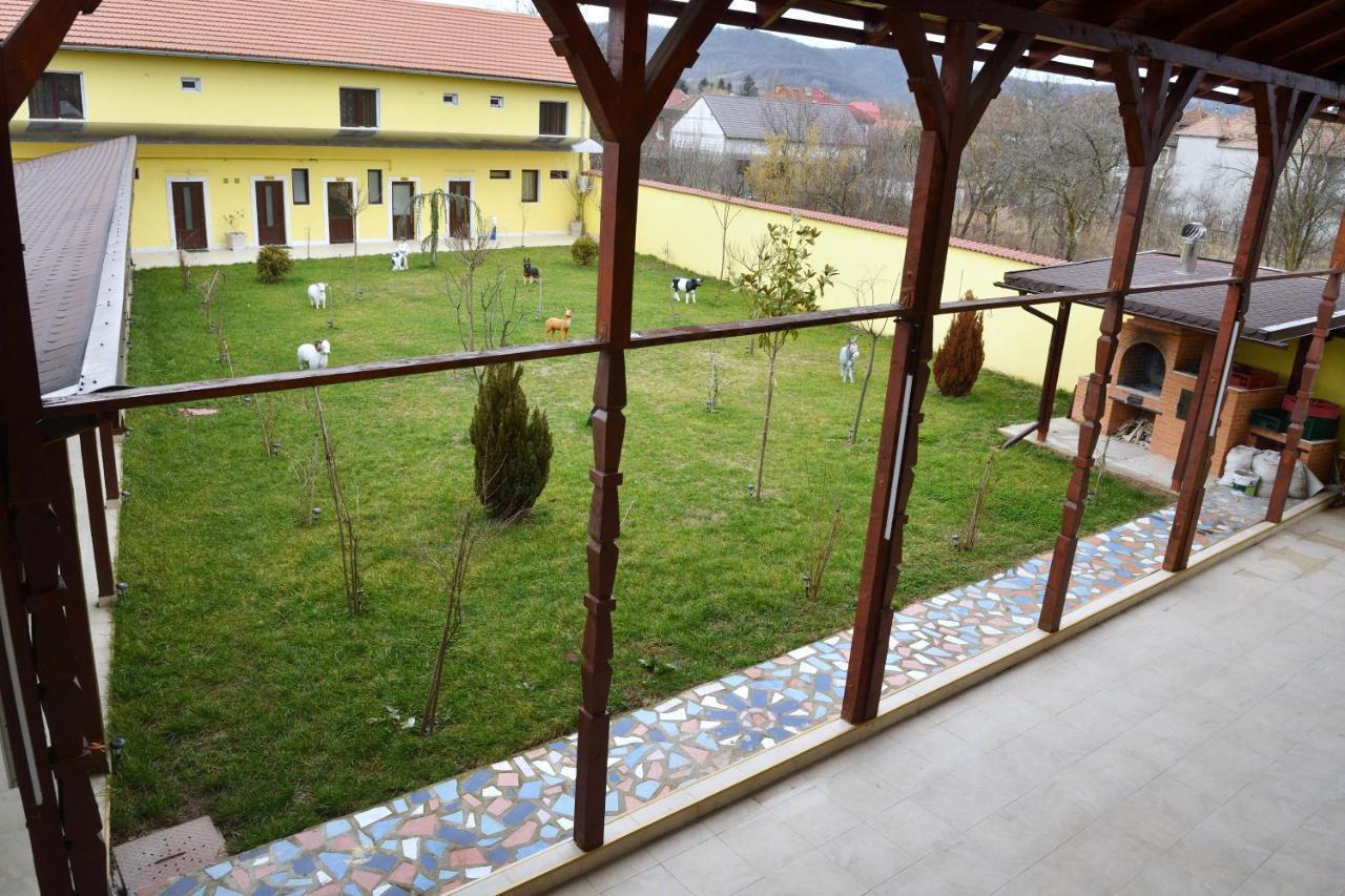 A Pousada Casa Simescu II Caransebeş Exterior foto